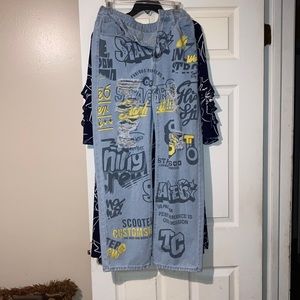 •graphic ripped jeans •size: medium •from: shein